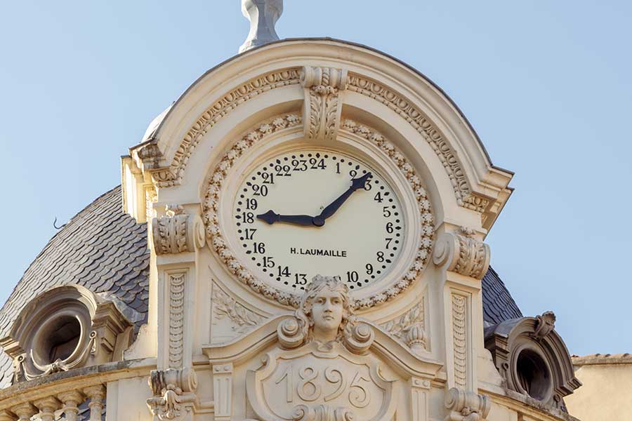 Une horloge avec un cadran de 24 heures à Toulouse - photo Sandrine Carrer