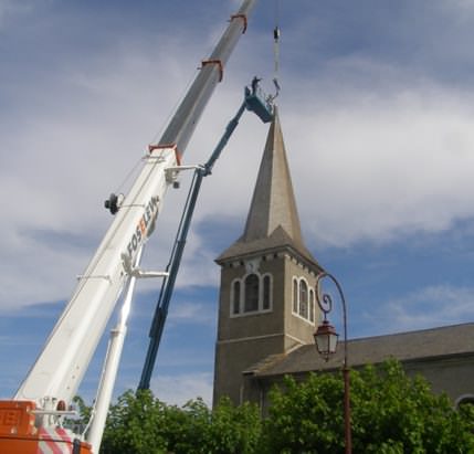 Pose d'un nouveau paratonnerre au clocher de l'église de Capvern