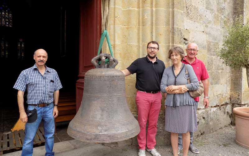 A Simorre, la grande cloche de l'église est revenue