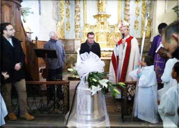 Saint-Pierre de Nestalas: Un baptême pas comme les autres en l'église 